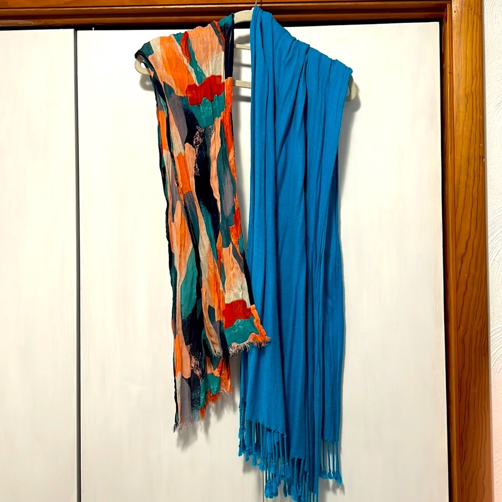 Bundle of two women scarves
